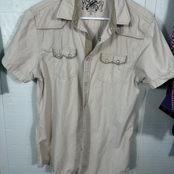 Guess Men’s Tan Striped Short Sleeve Snap Front Shirt Size Large EUC - Picture 1 of 7
